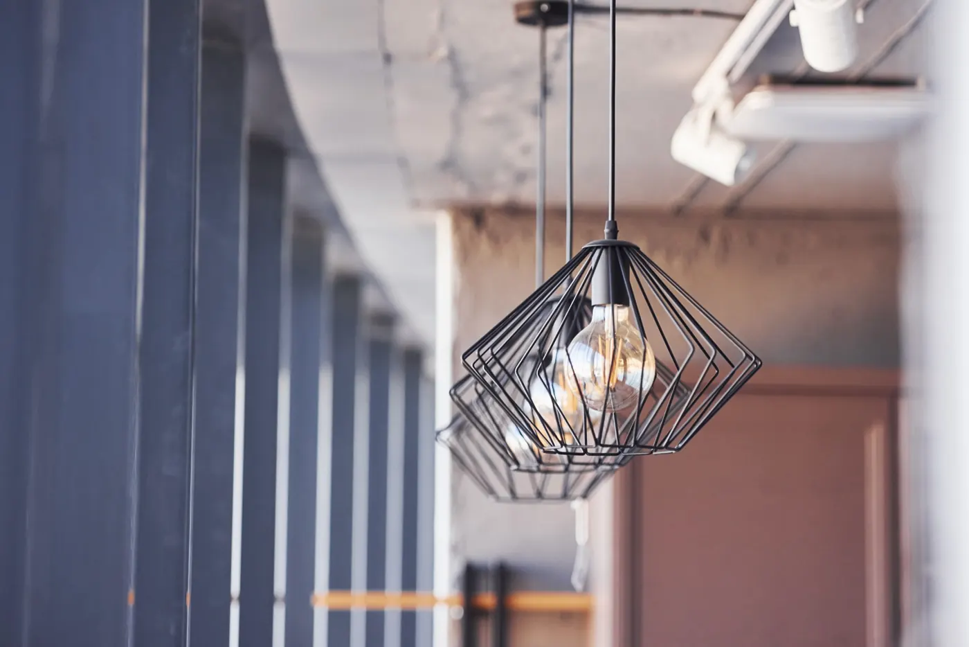 Geometric pendant lighting fixture