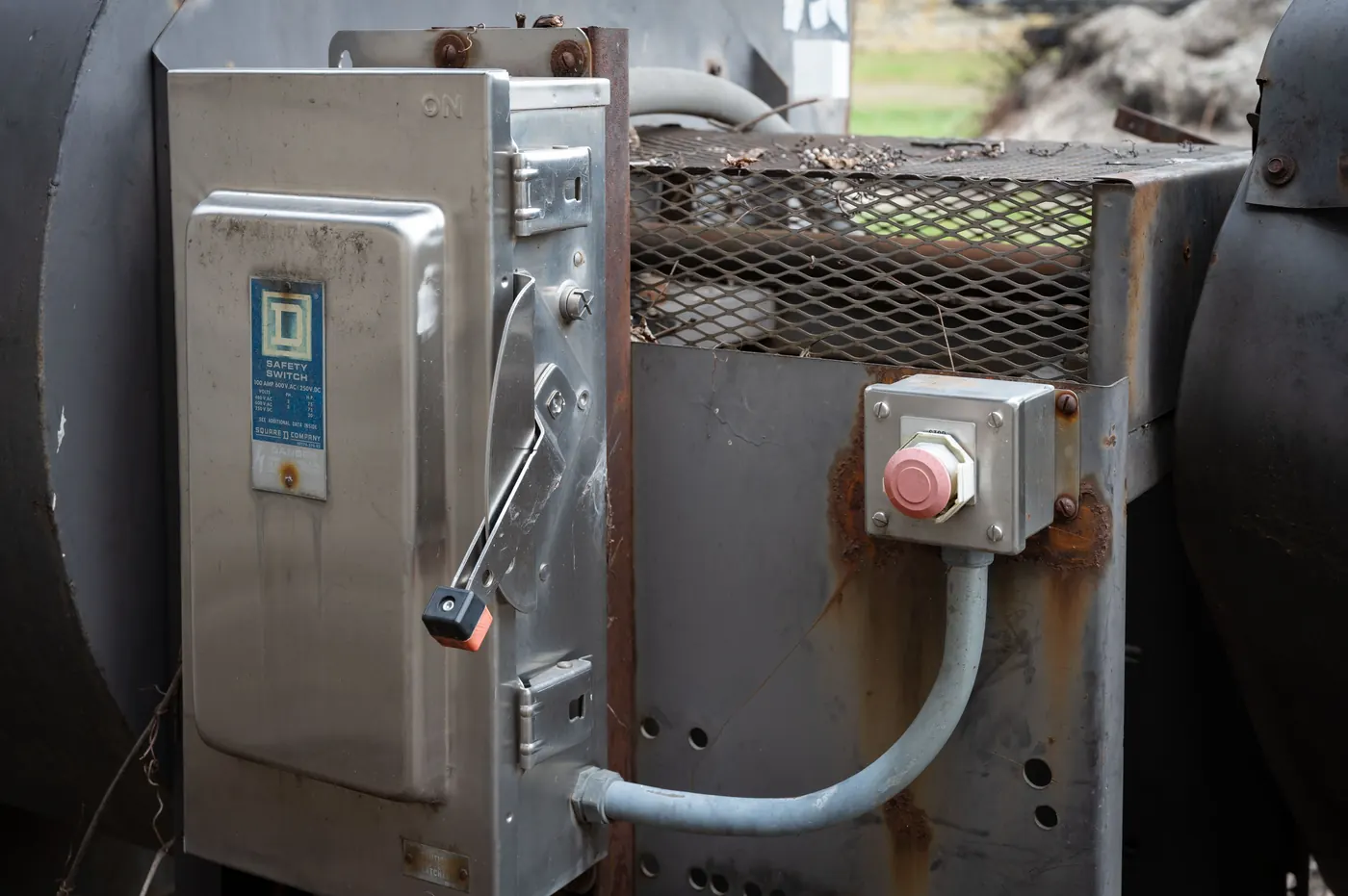 Outdoor electrical safety disconnect enclosure